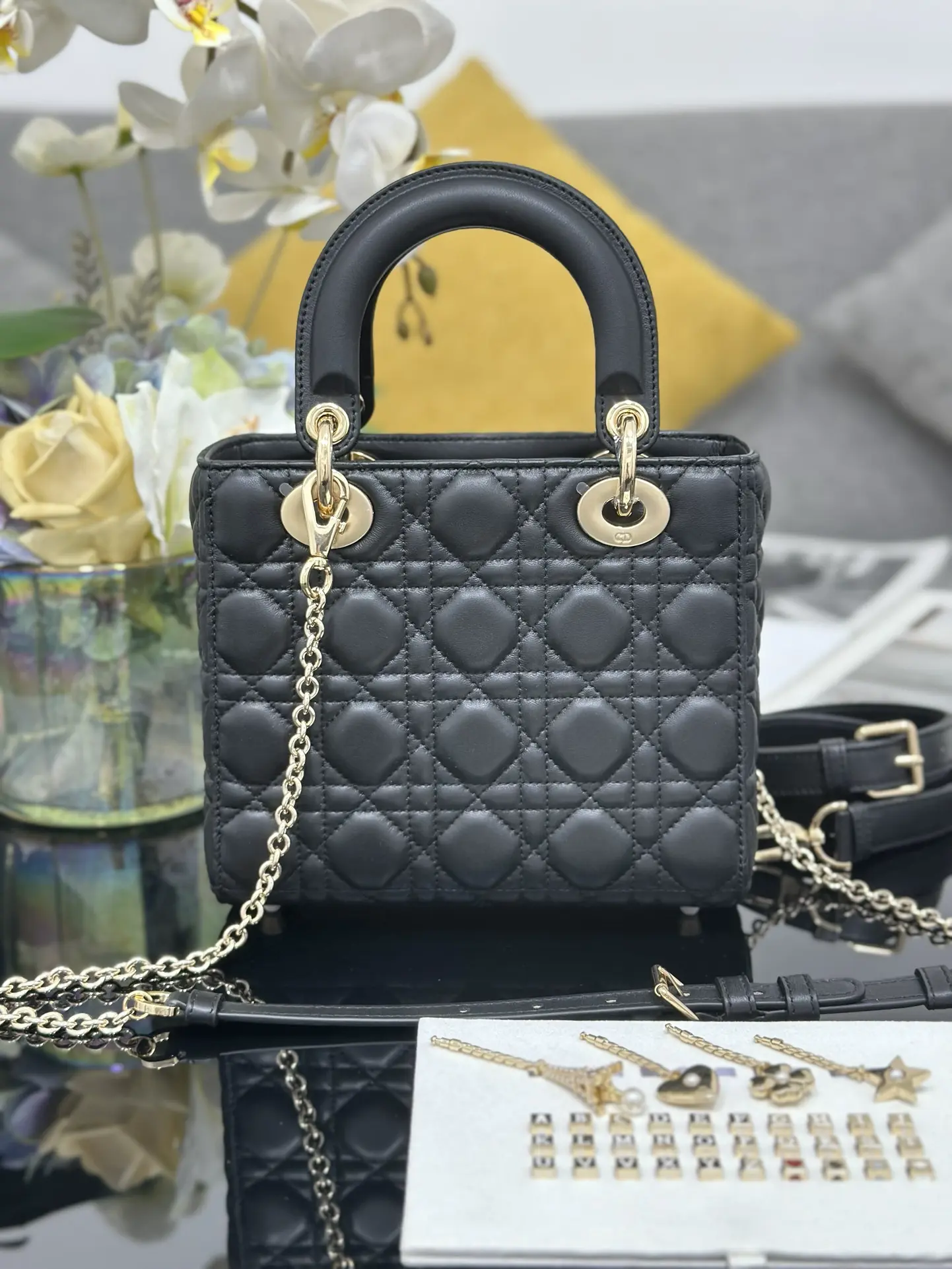 Lady Dior New Four-Compartment Lambskin Leather Chain Handbag, Black. Dimensions: 20 x 17 x 8 cm Lady Dior New Four-Compartment Lambskin Leather Chain Handbag, Black. Dimensions: 20 x 17 x 8 cm