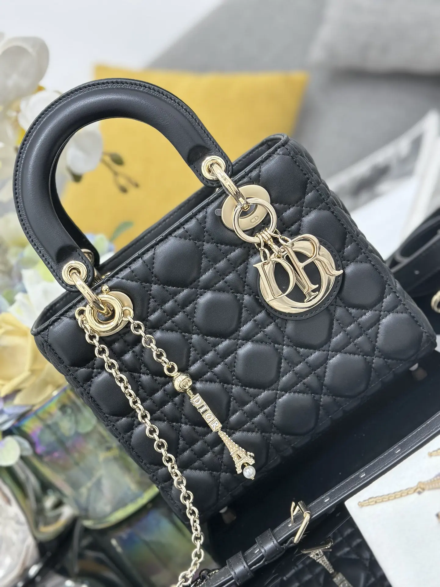 Lady Dior New Four-Compartment Lambskin Leather Chain Handbag, Black. Dimensions: 20 x 17 x 8 cm6