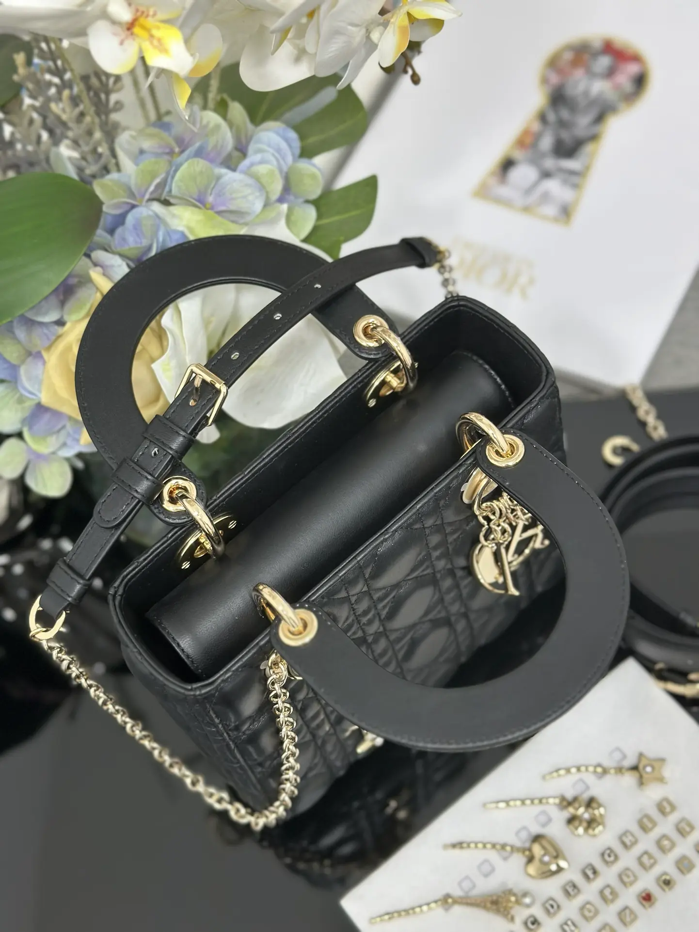 Lady Dior New Four-Compartment Lambskin Leather Chain Handbag, Black. Dimensions: 20 x 17 x 8 cm7