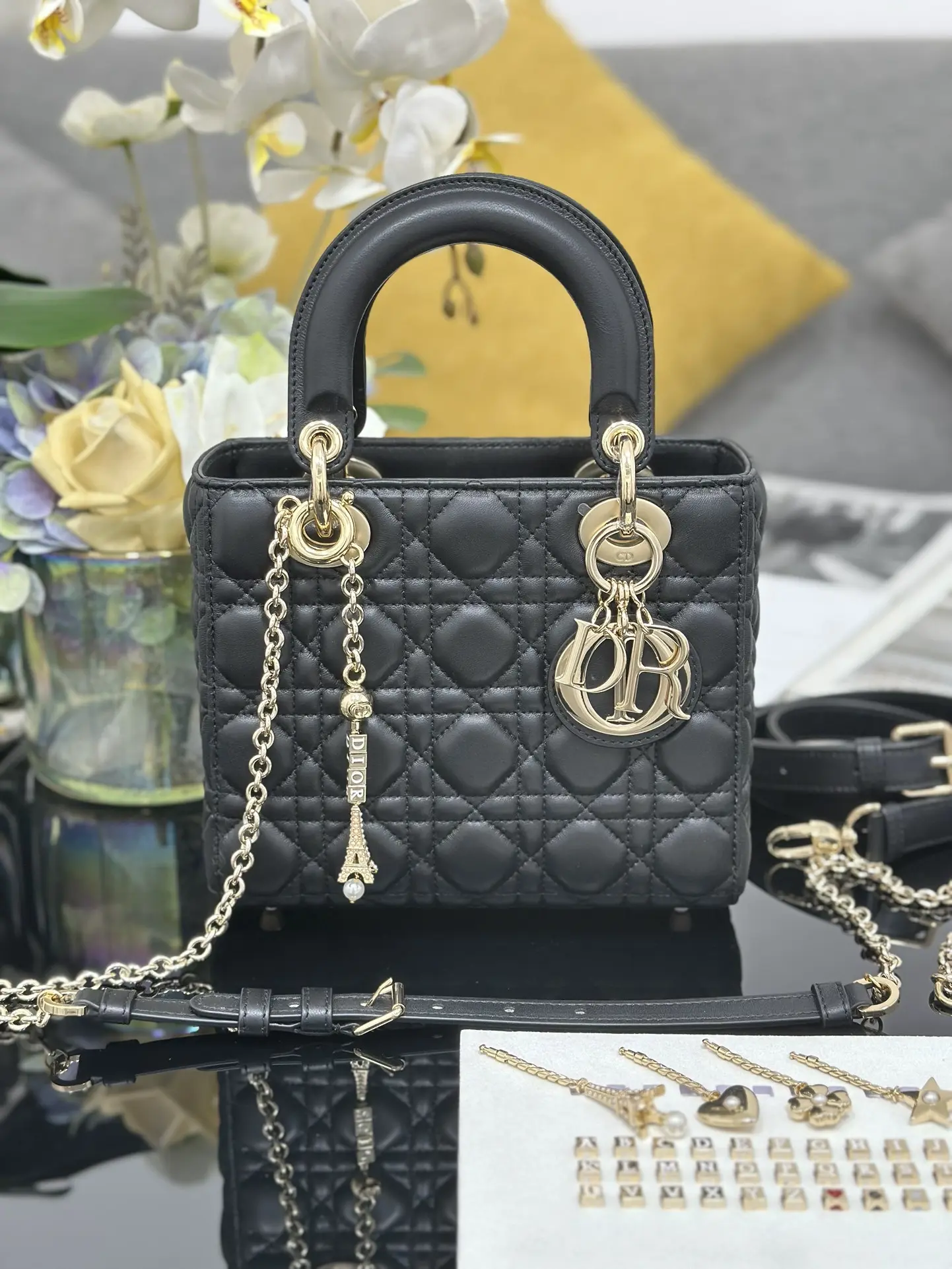 Lady Dior New Four-Compartment Lambskin Leather Chain Handbag, Black. Dimensions: 20 x 17 x 8 cm8