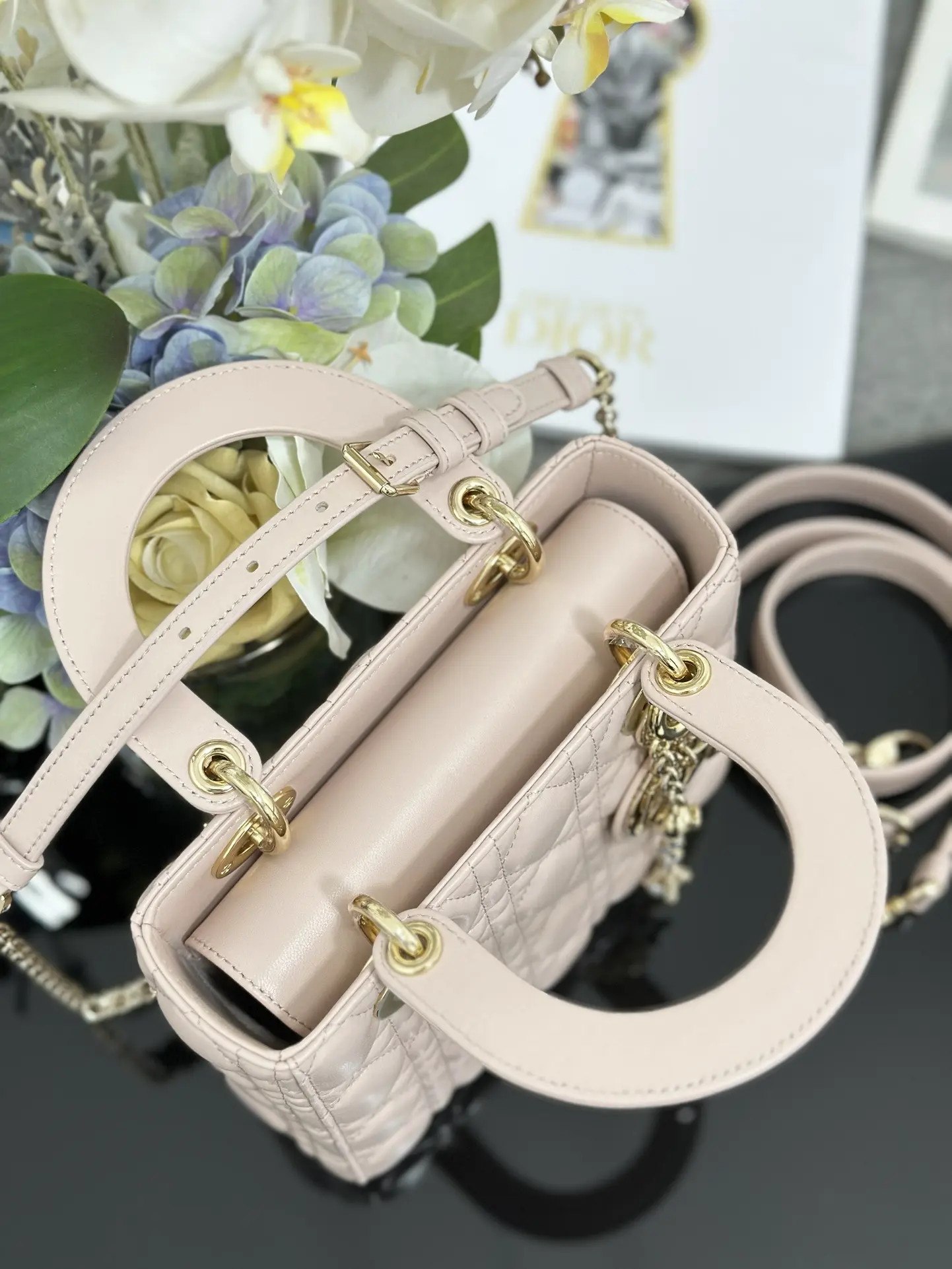 Lady Dior new four-compartment lambskin leather chain handbag, pink. Dimensions: 20 x 17 x 8 cm5