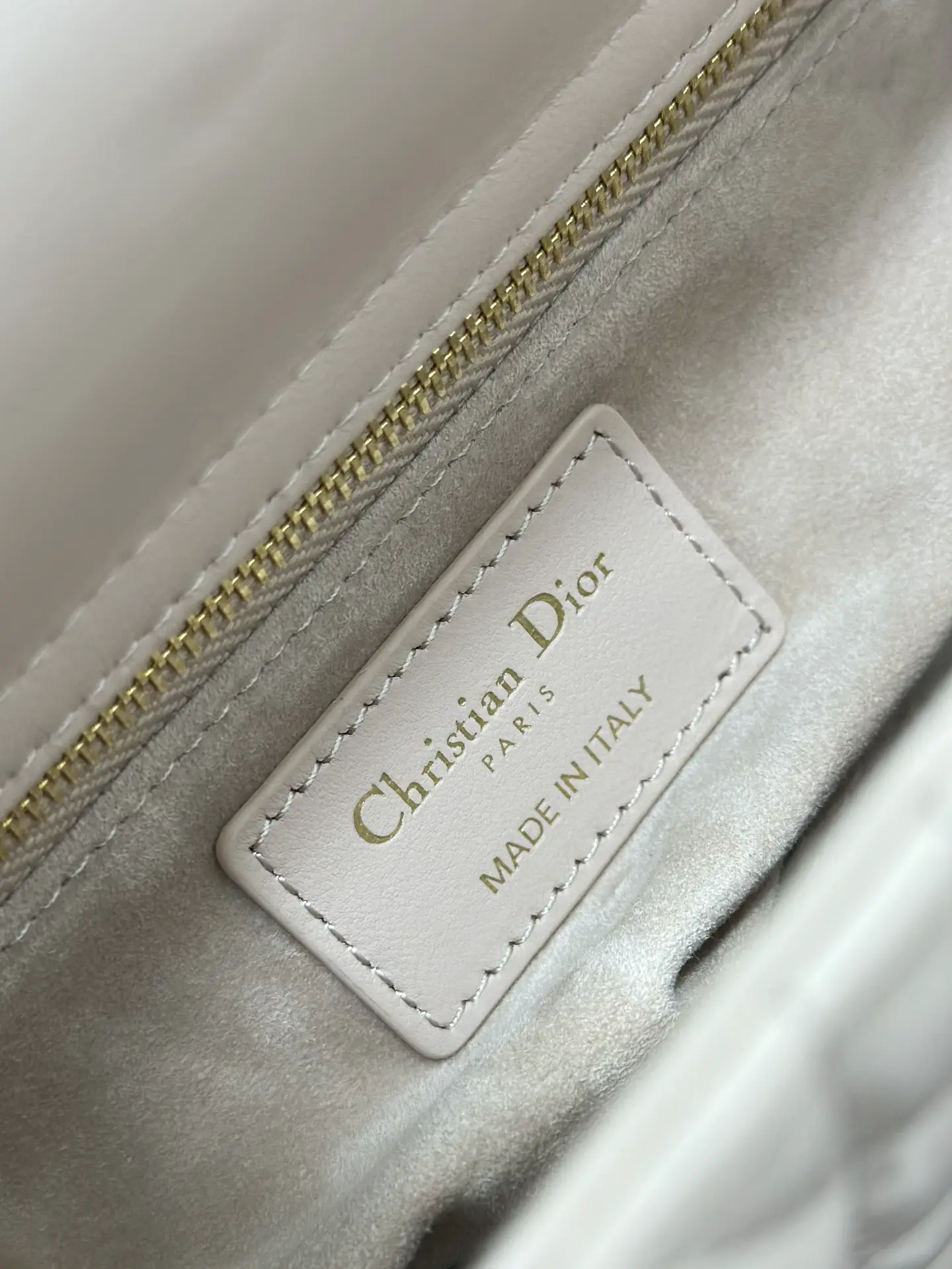 Lady Dior new four-compartment lambskin leather chain handbag, pink. Dimensions: 20 x 17 x 8 cm6