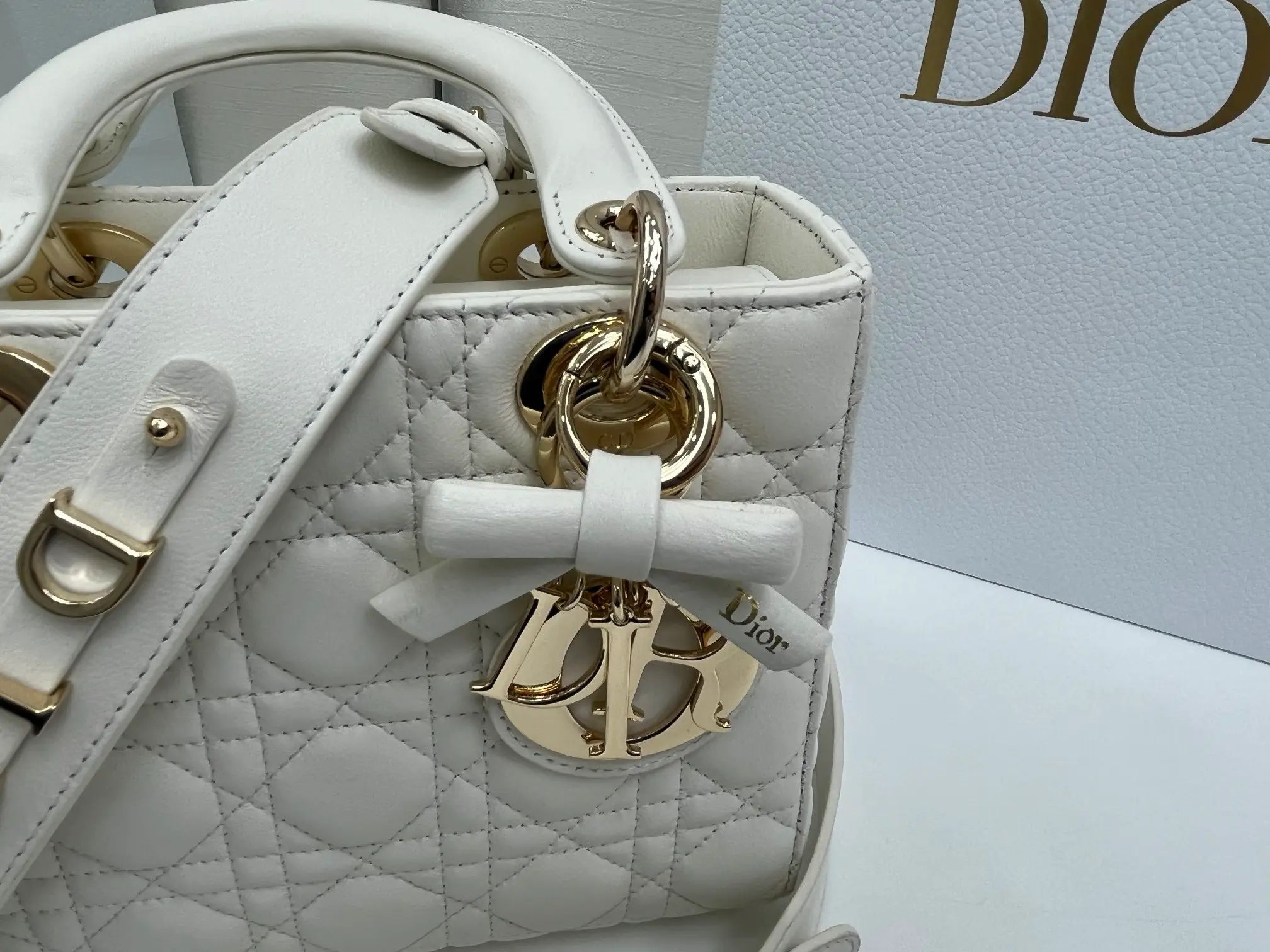 Lady My ABC handbag, white. Dimensions: 20 x 17 x 8 cm5