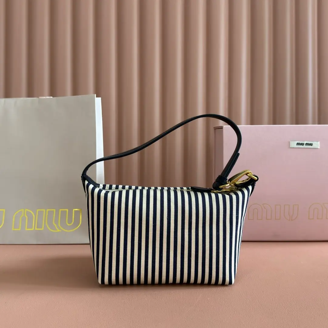 New denim lunchbox bag dimensions: base length 19cm, opening width 25.5cm, height 14cm, bottom width 10cm12