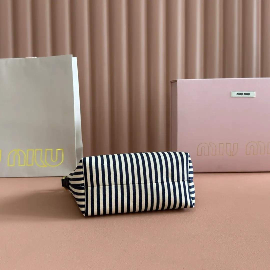 New denim lunchbox bag dimensions: base length 19cm, opening width 25.5cm, height 14cm, bottom width 10cm13