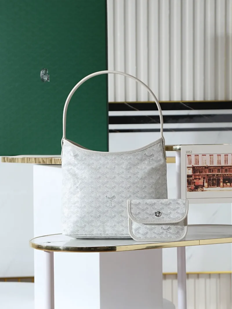 Goya's new hobo size: 26×11×22CM, white