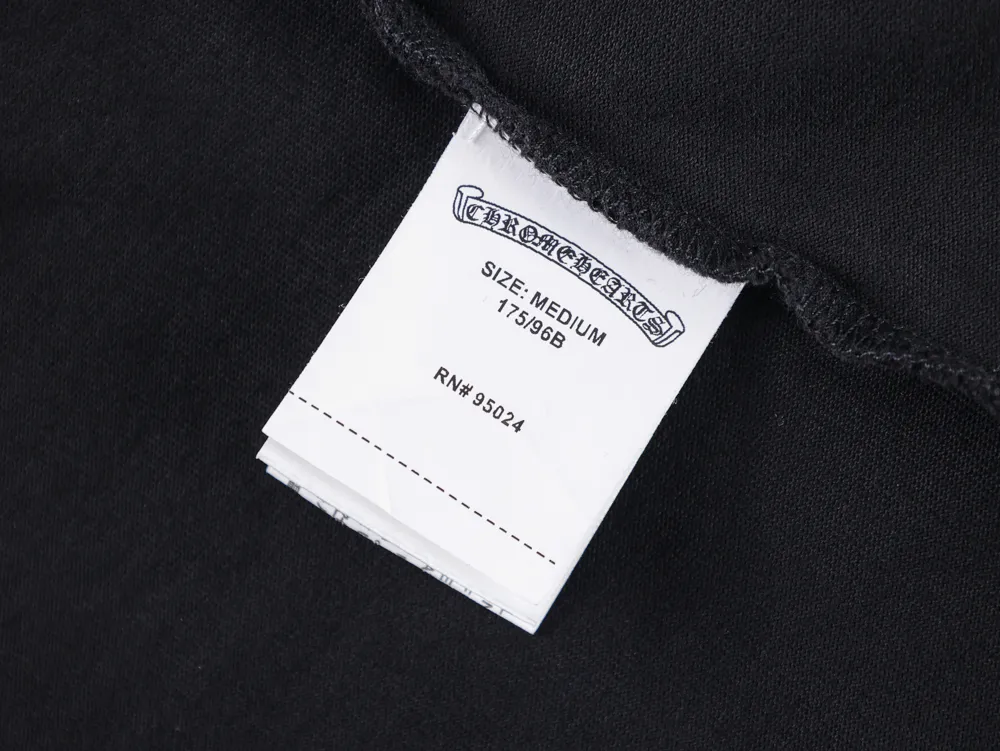 Horseshoe Chain Embroidery T-Shirt - Black - Label