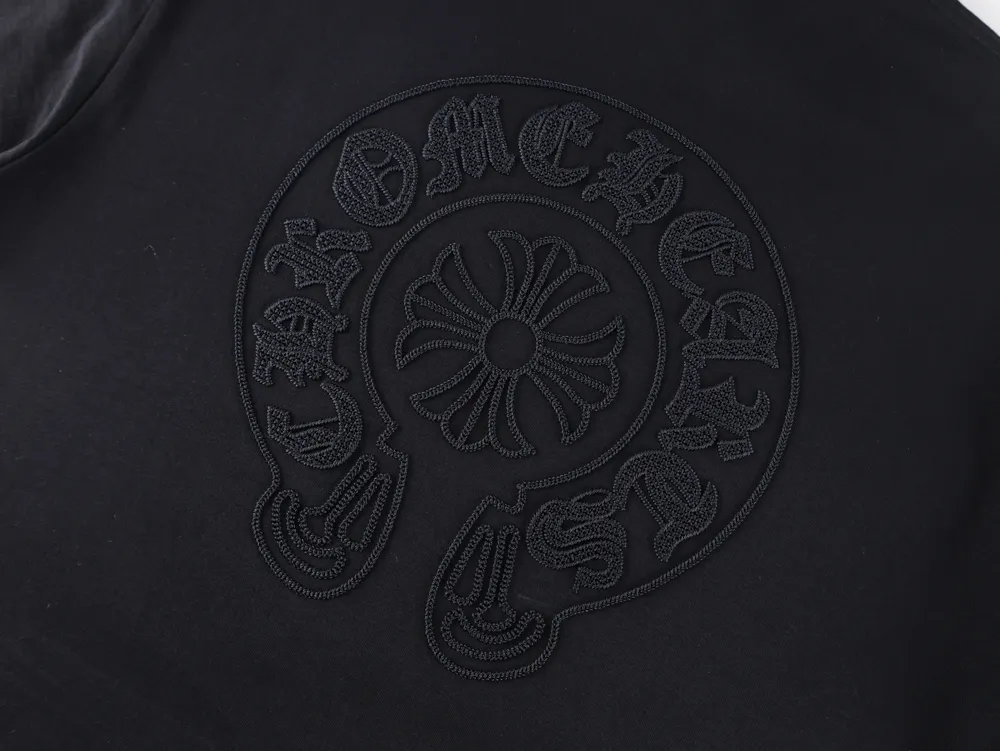 Horseshoe Chain Embroidery T-Shirt - Black - Logo 2