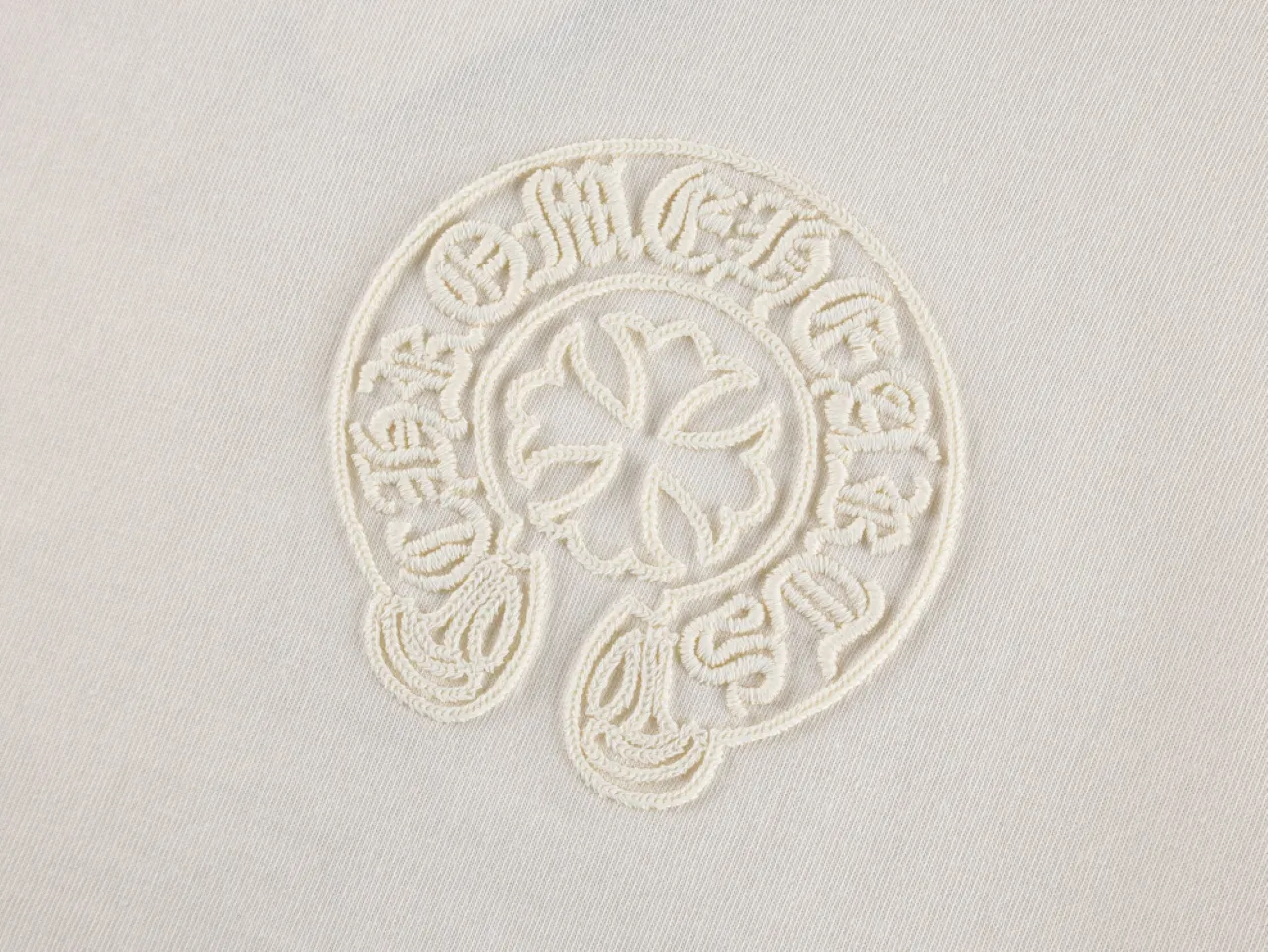Horseshoe Chain Embroidery T-Shirt - Cream White - Logo