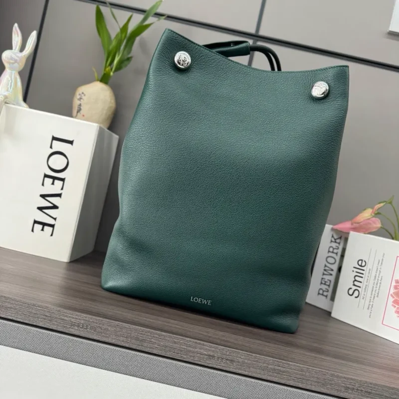 Soft grained cowhide leather, Pebble Hobo, evergreen. Size: 27.5*11.5*40CM