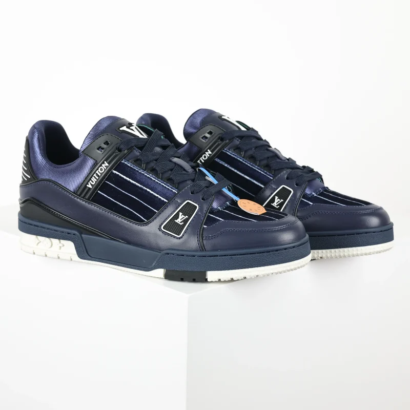 Trainer sneakers navy blue and velvet