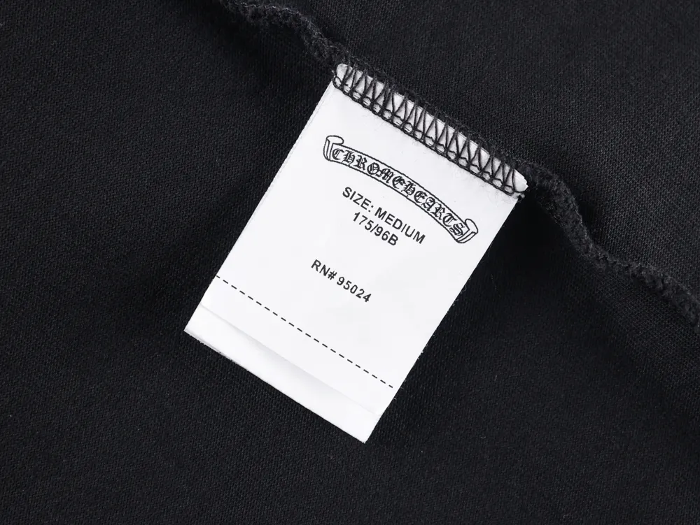 Vase Chain Embroidery T-Shirt - Black - Label