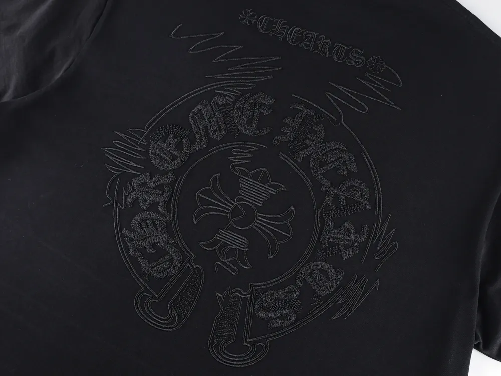 Vase Chain Embroidery T-Shirt - Black - Logo