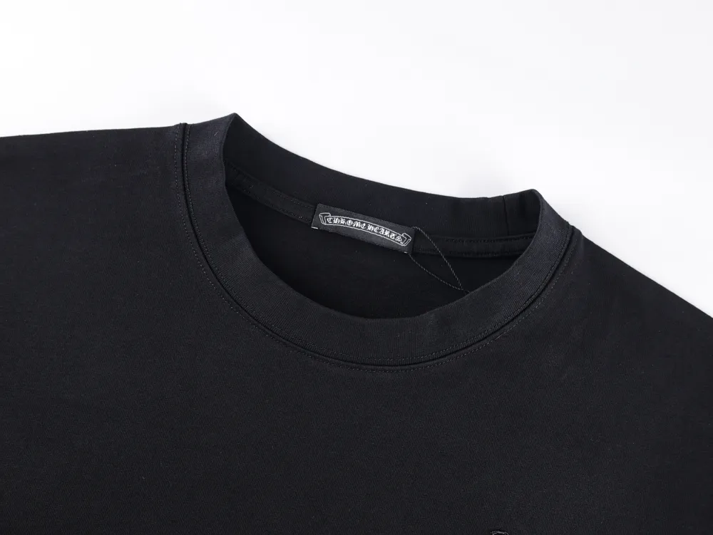 Vase Chain Embroidery T-Shirt - Black - Neckline