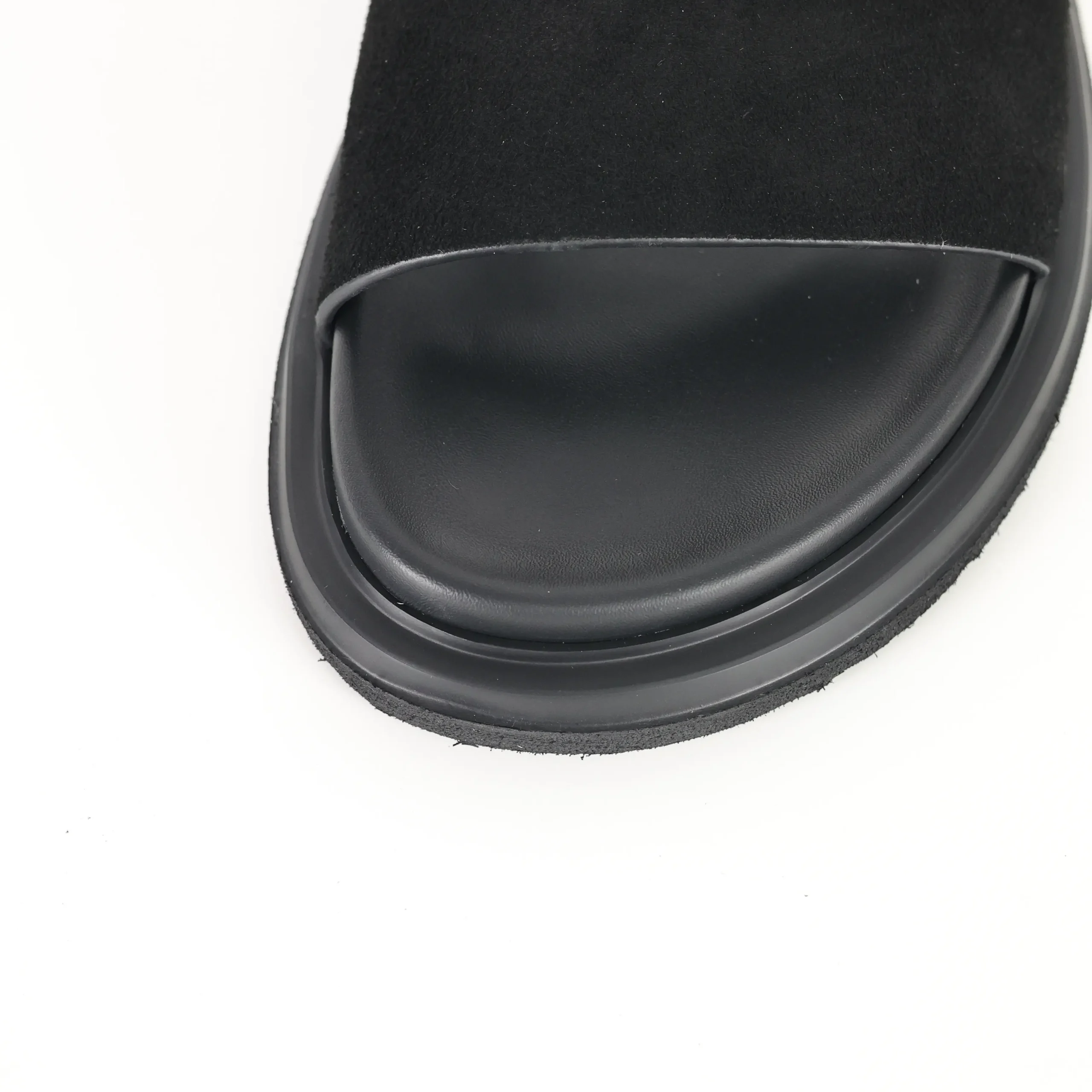 Aquafarbene, flache Wildleder-Slipper mit runder Zehenpartie in Schwarz4