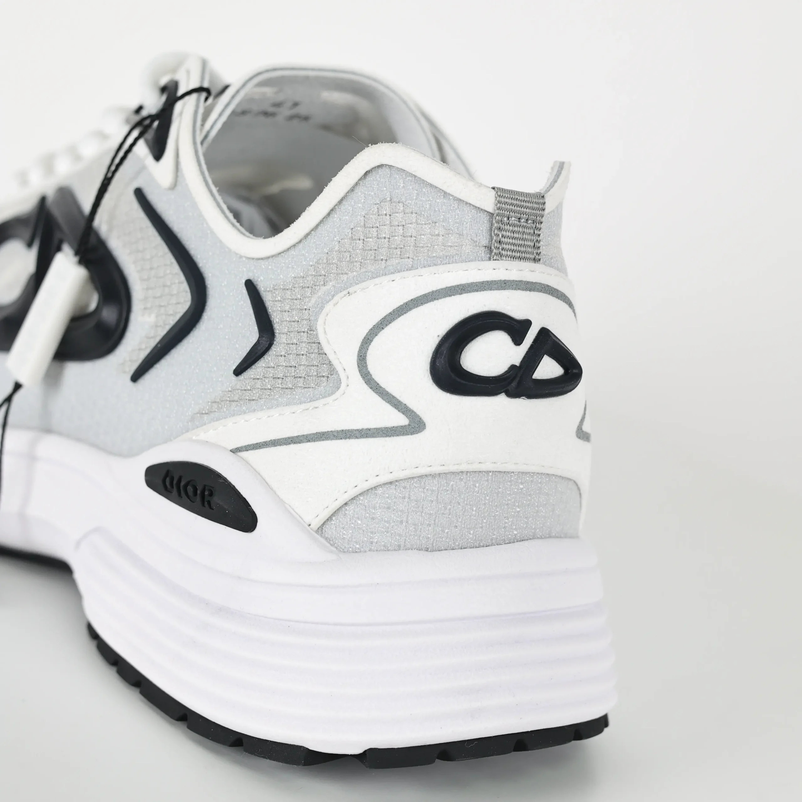 B30 Countdown Tech Sneaker in Schwarz und Weiß4