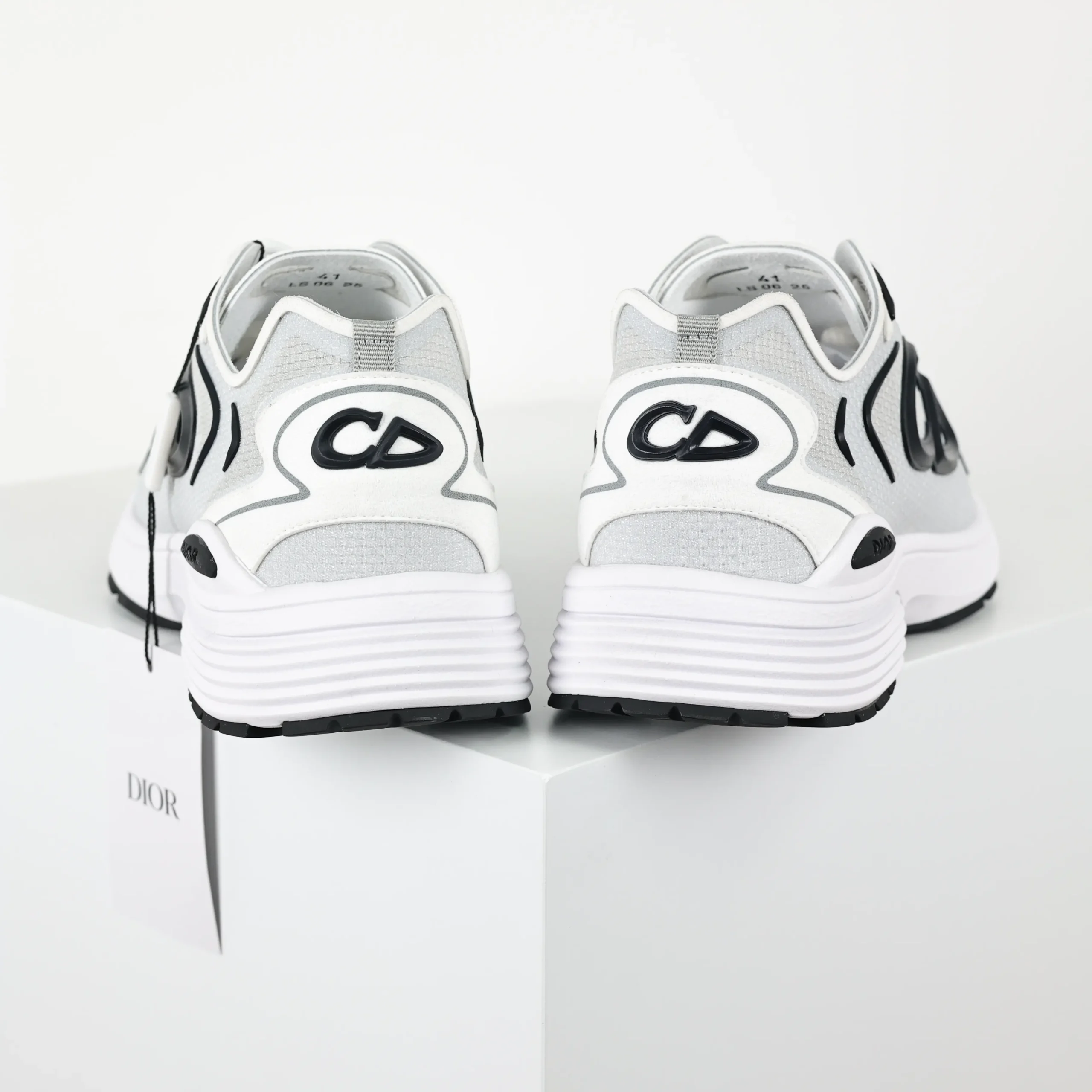 B30 Countdown Tech Sneaker in Schwarz und Weiß6