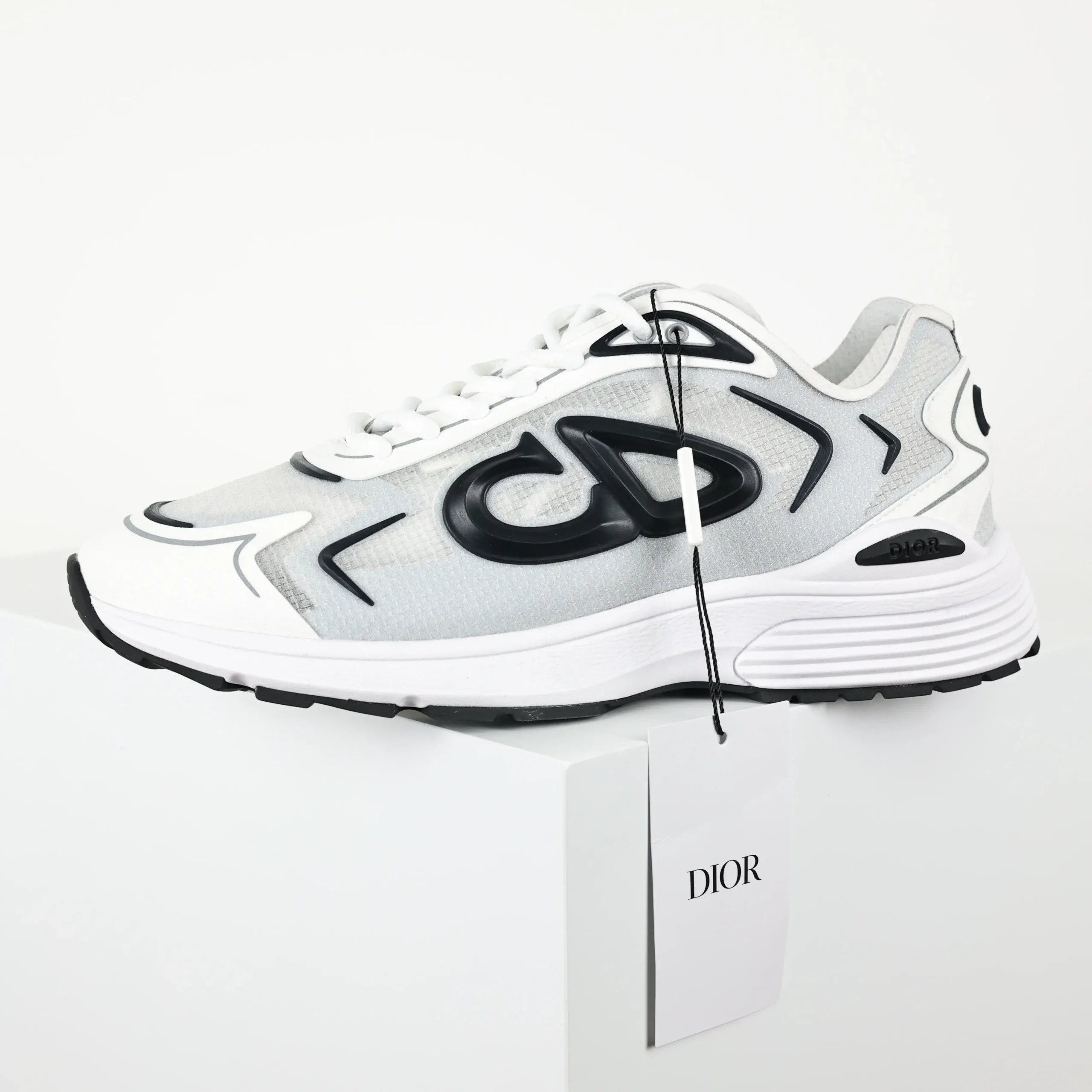 B30 Countdown Tech Sneaker in Schwarz und Weiß7