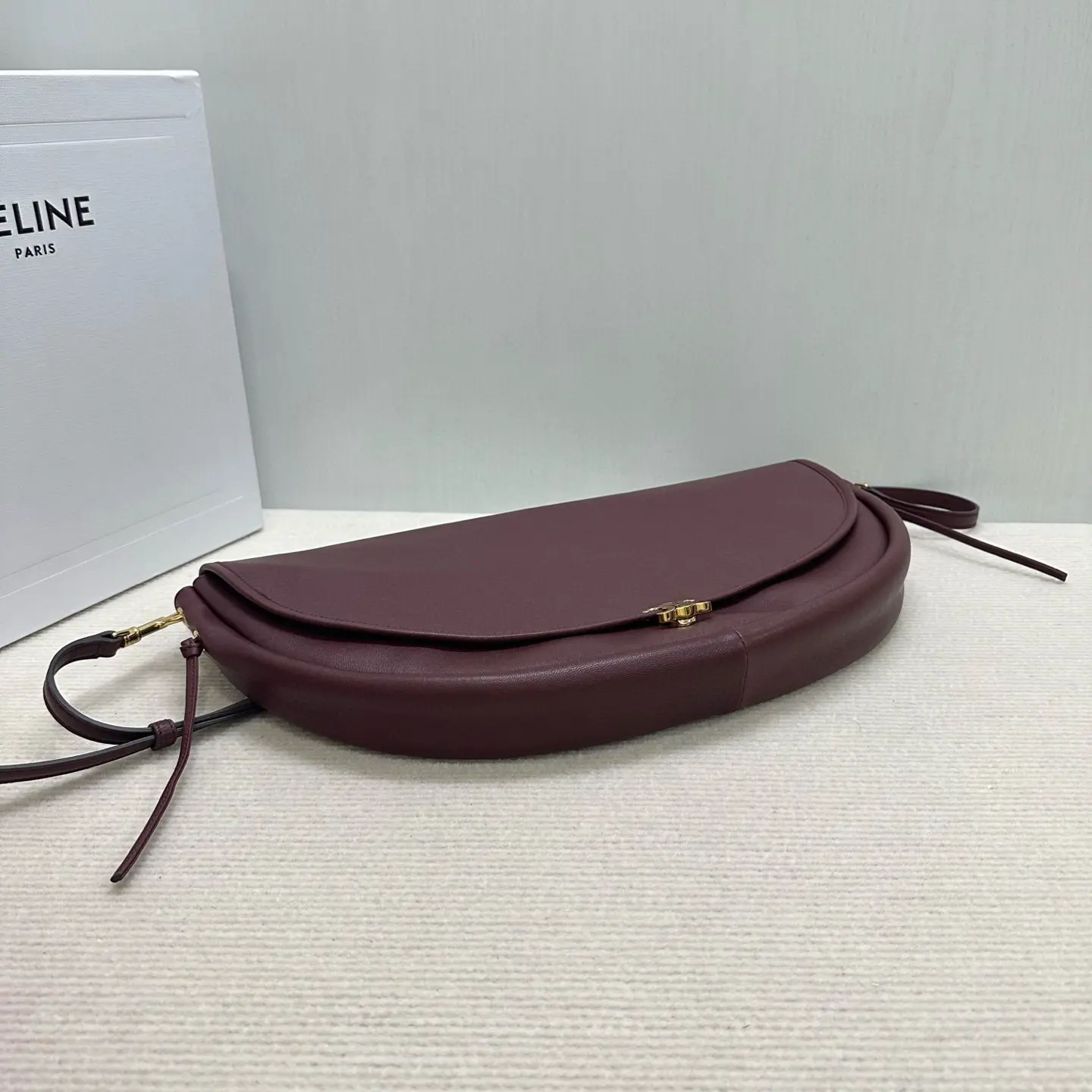 CE Halfmoon Bag — Burgundy | Dimensions: 46 x 19 x 10 cm2