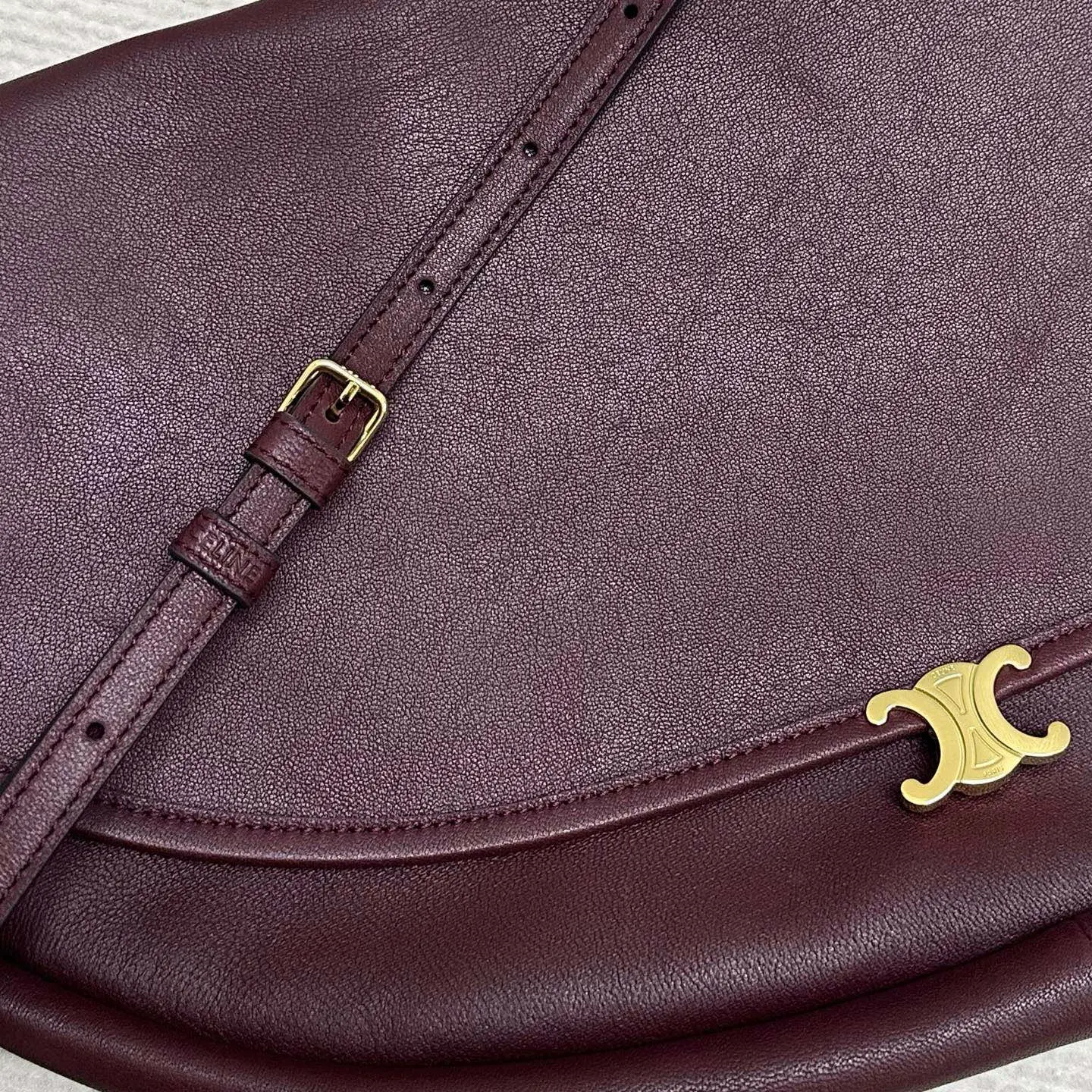 CE Halfmoon Bag — Burgundy | Dimensions: 46 x 19 x 10 cm5