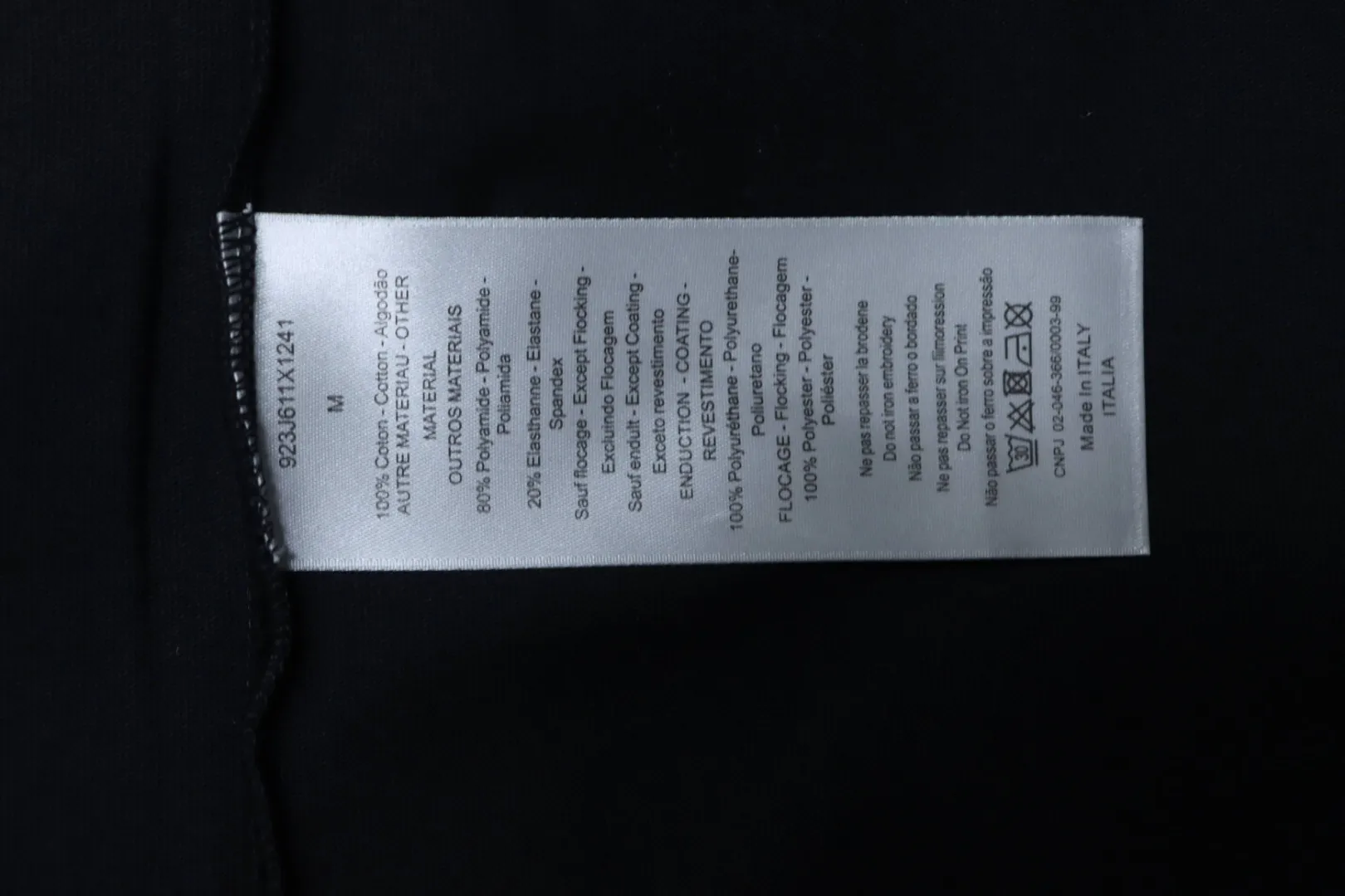 Front Back Logo T-Shirt - Black - Label