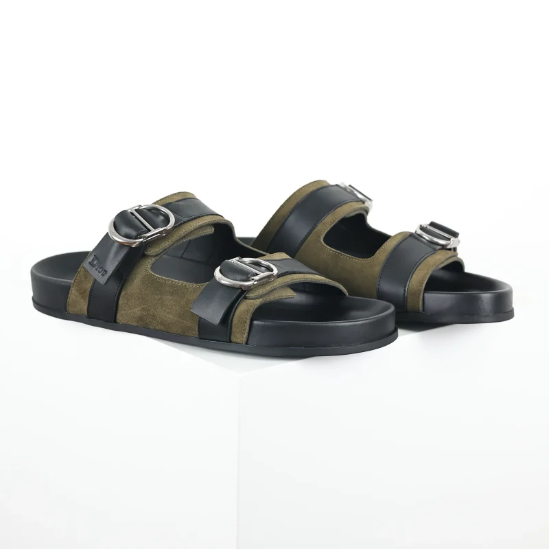 Aquafarbene, flache Wildleder-Flip-Flops mit runder Zehenpartie, schwarz und grün