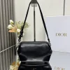 Bow clutch bag, black lambskin. Dimensions: 20 x 11 x 8 cm (Length x Height x Width)