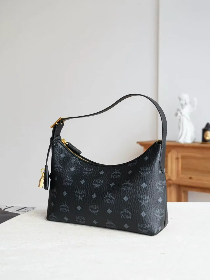 Cognac-colored Small shoulder bag dimensions: 26*9.5*19cm