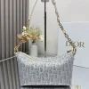 Hobo chain handbag. Dimensions: 28.5 x 14.5 x 10 cm (Length x Height x Width)