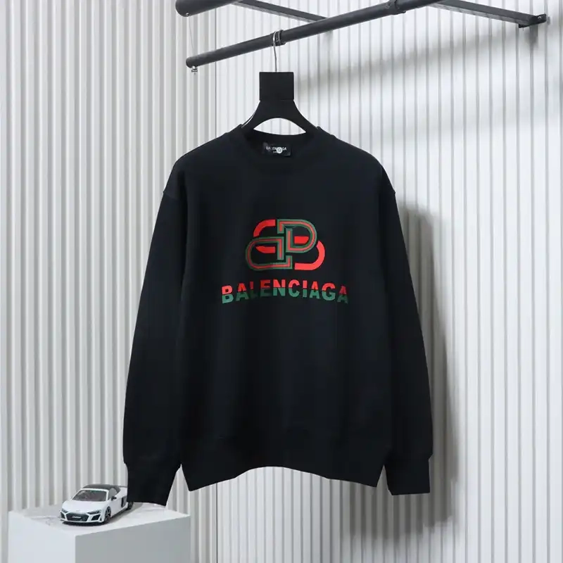 Lock-Button Logo Sweatshirt