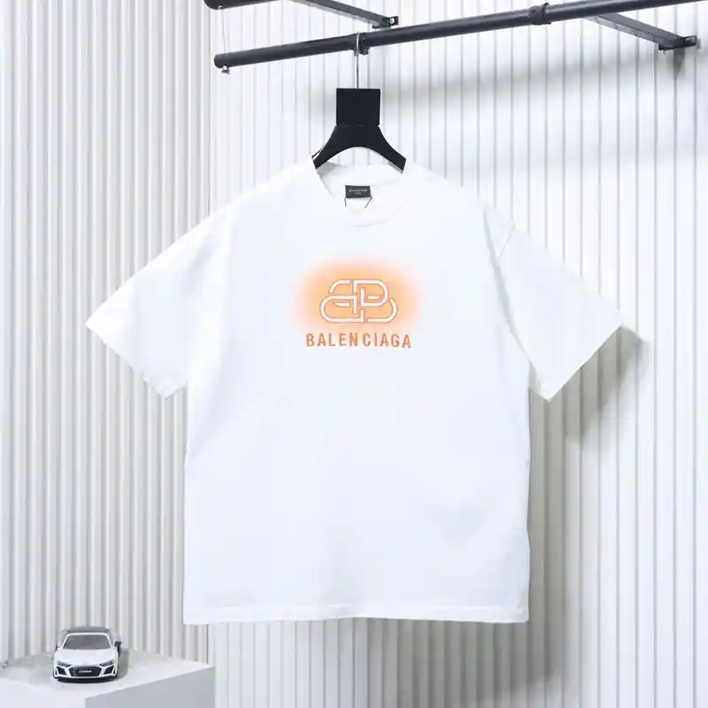 Lock-Lock Letter Embroidered Logo T-Shirt