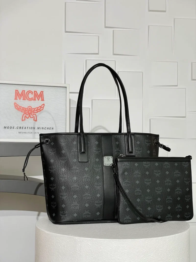 Medium reversible shopping bag, black. Dimensions: 36*17*28cm