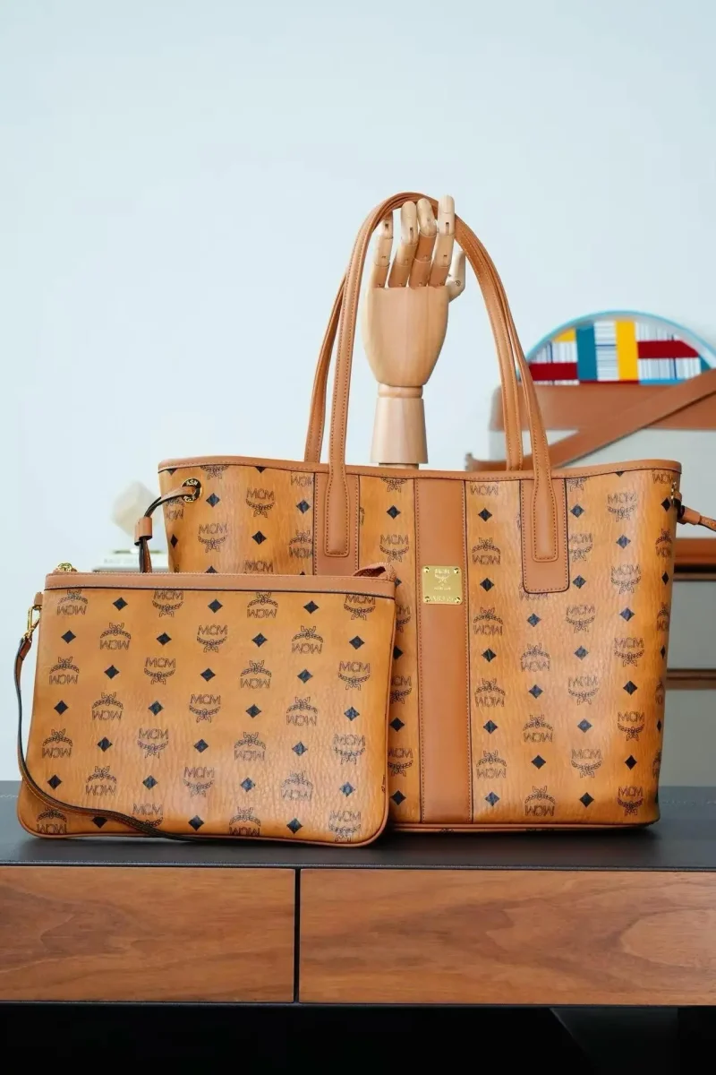 Medium reversible shopping bag mother bag dimensions: 36*17*28cm