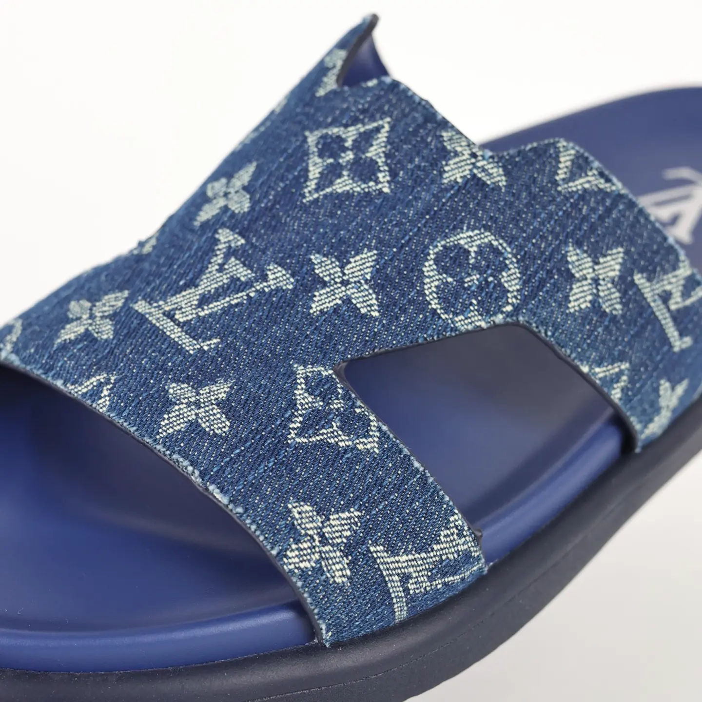 Miami-Mules aus blauem Denim mit Monogrammstickerei3