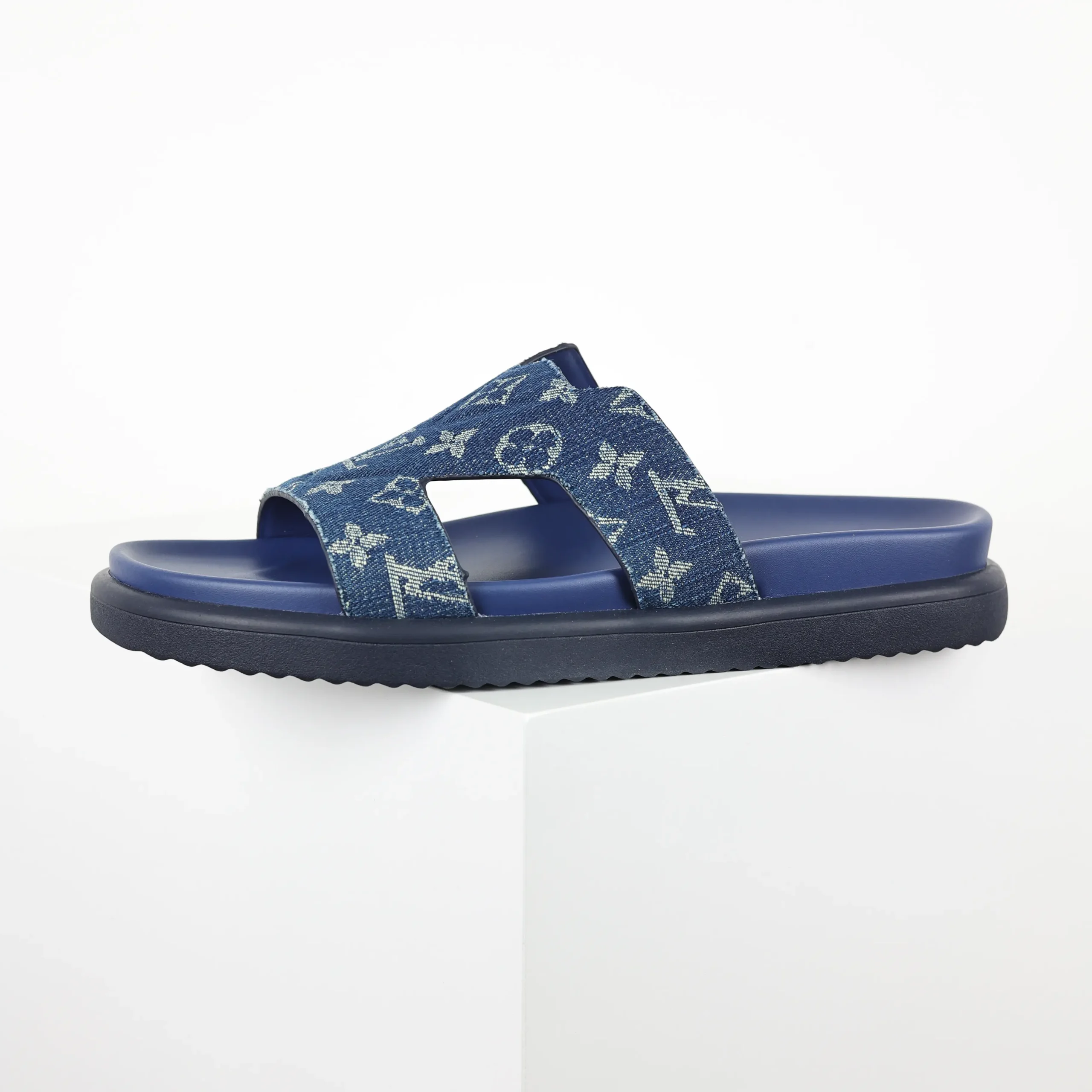 Miami-Mules aus blauem Denim mit Monogrammstickerei8