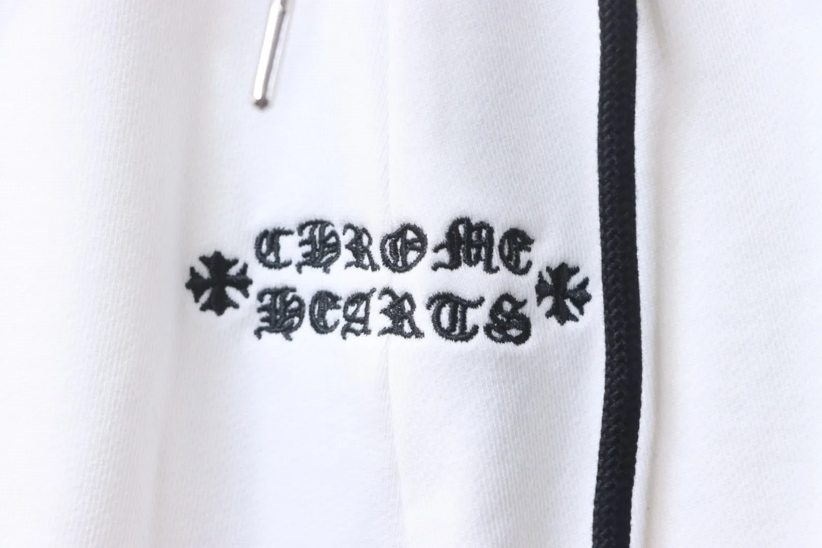 Red Mouth Embroidered Shorts - Brand Logo