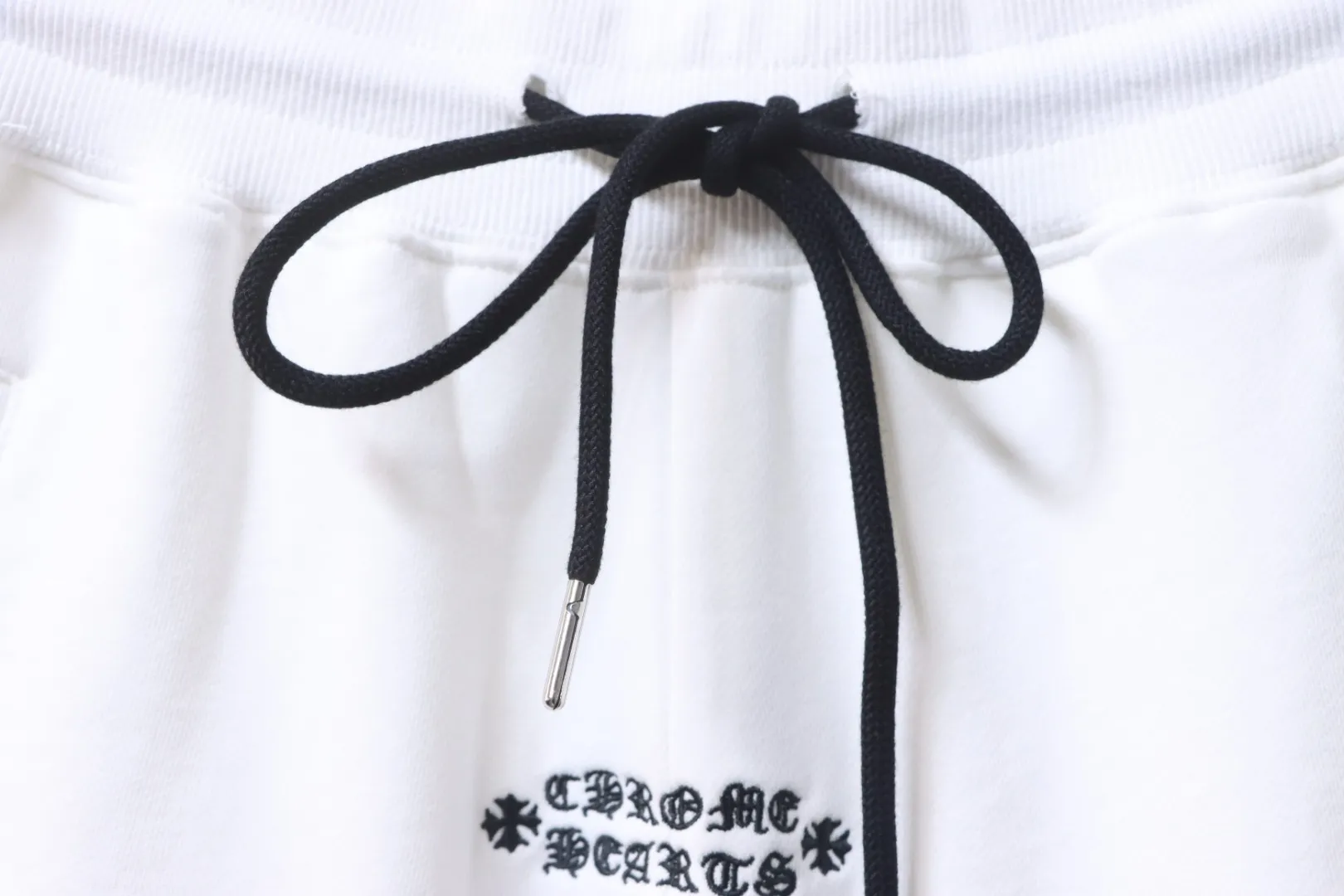 Red Mouth Embroidered Shorts - Drawstring