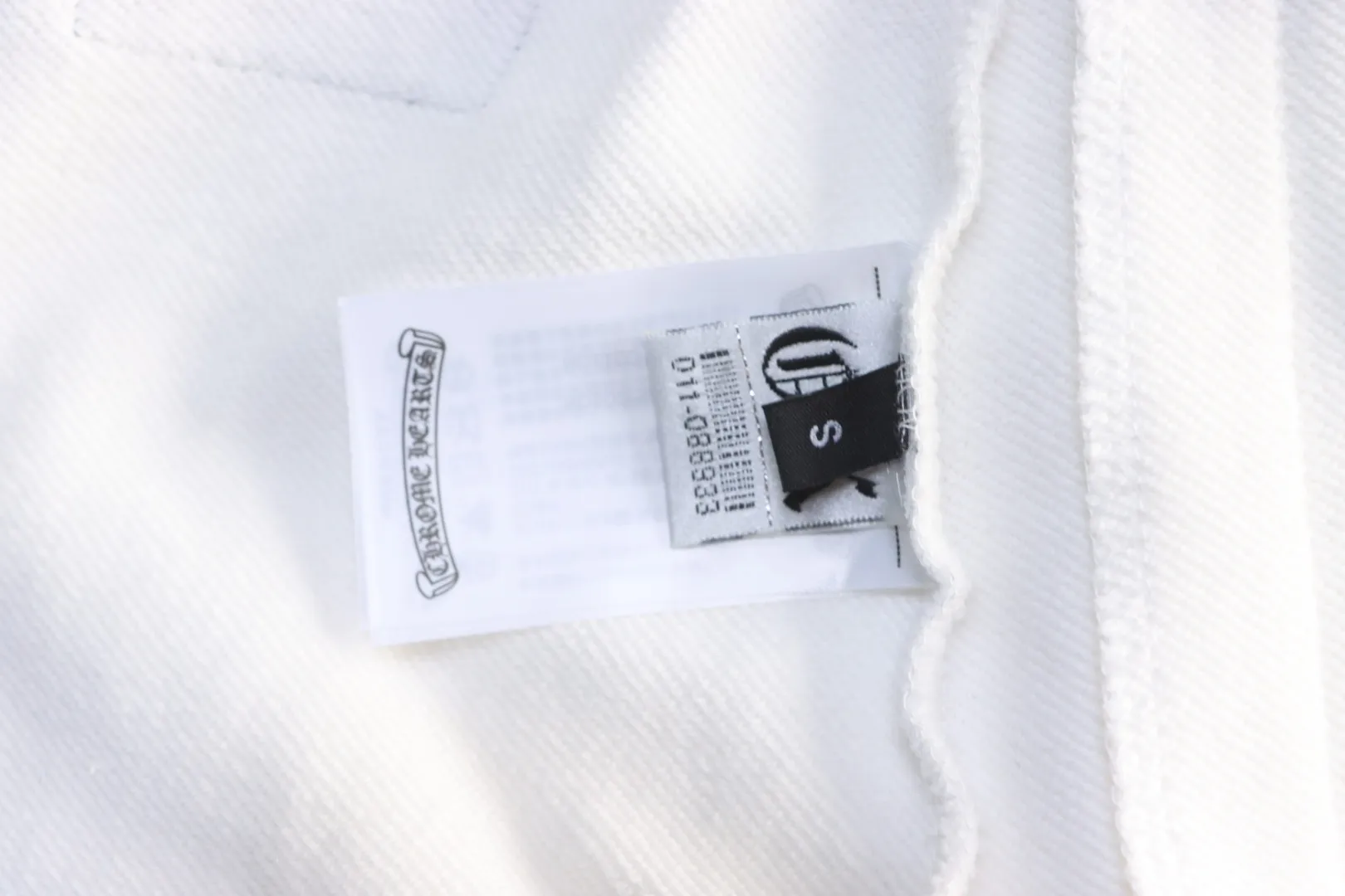 Red Mouth Embroidered Shorts - Label