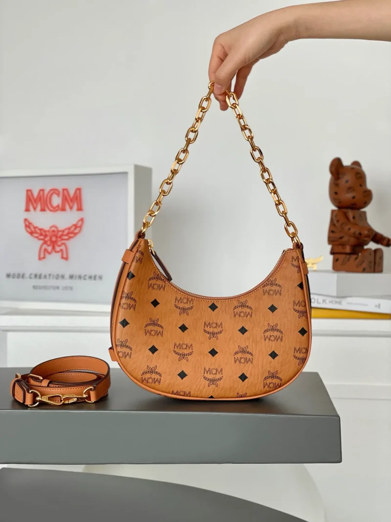 Small half-moon bag:underarm crossbody bag dimensions: 24*6.5*19cm2