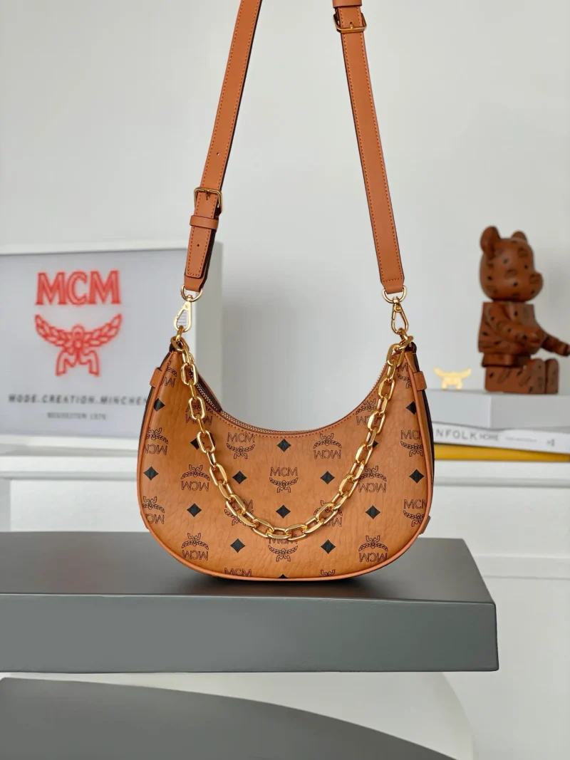 Small half-moon bag:underarm crossbody bag
