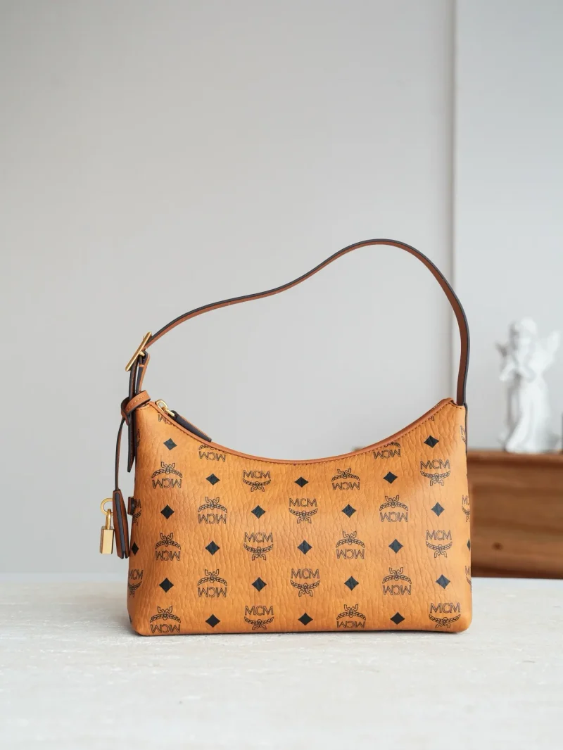Small underarm shoulder bag, brown