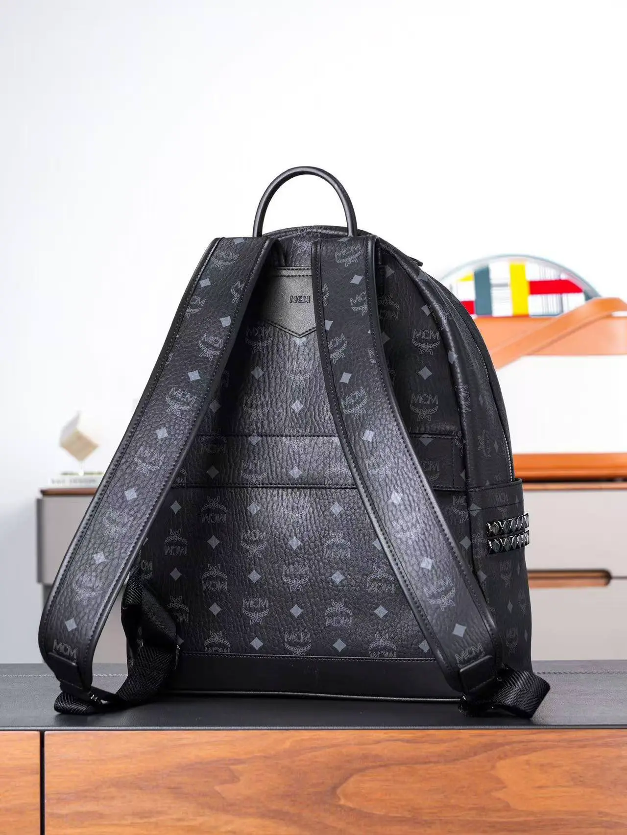 Black medium-sized studded backpack. Dimensions: 41*15.5*33.5cm2