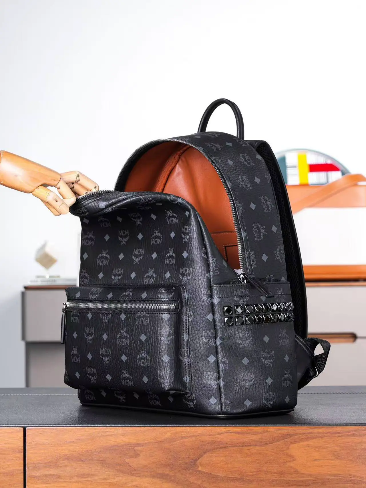 Black medium-sized studded backpack. Dimensions: 41*15.5*33.5cm6