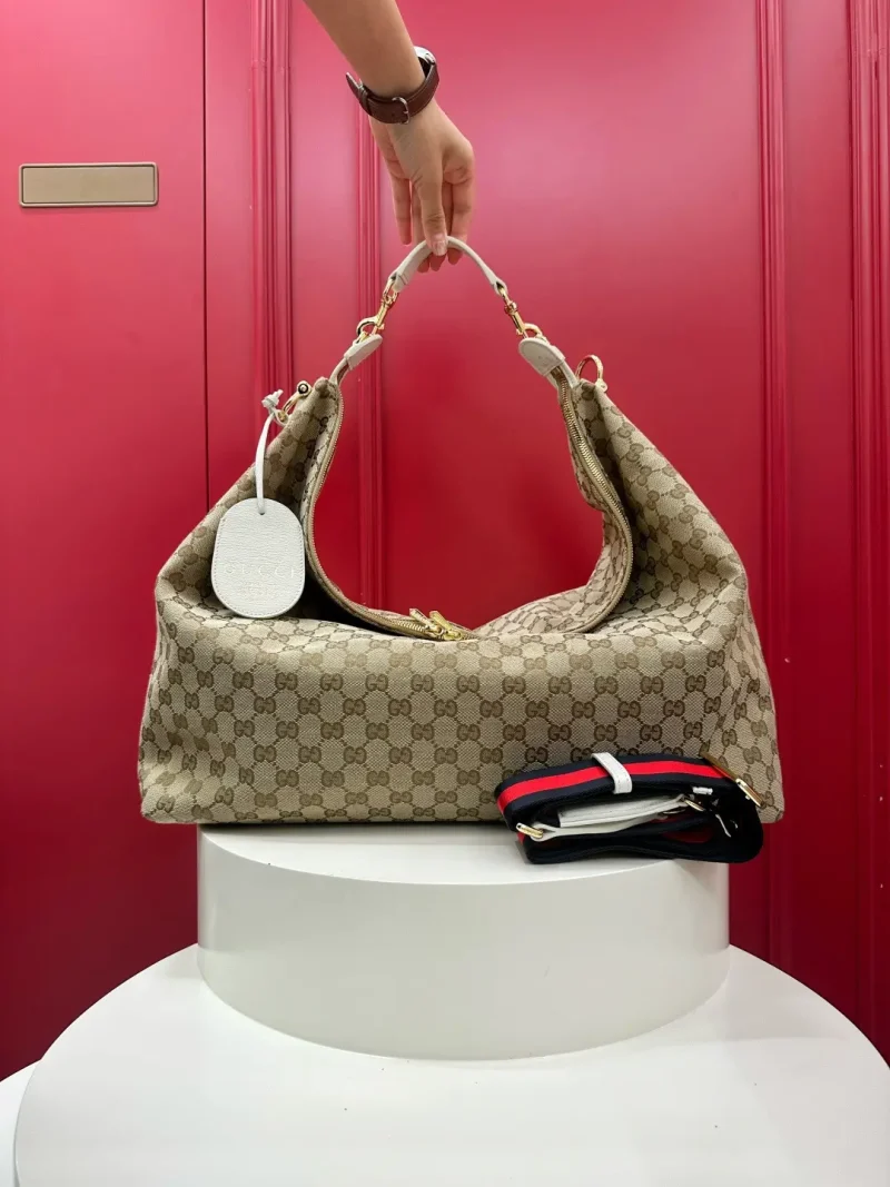 Brera Series Large Crossbody Bag – Dimensions: 45 x 38.5 x 20 cm