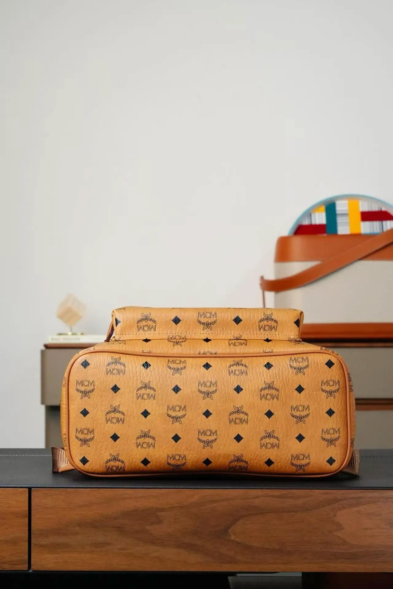 Brown medium-sized studded backpack. Dimensions: 41*15.5*33.5cm5