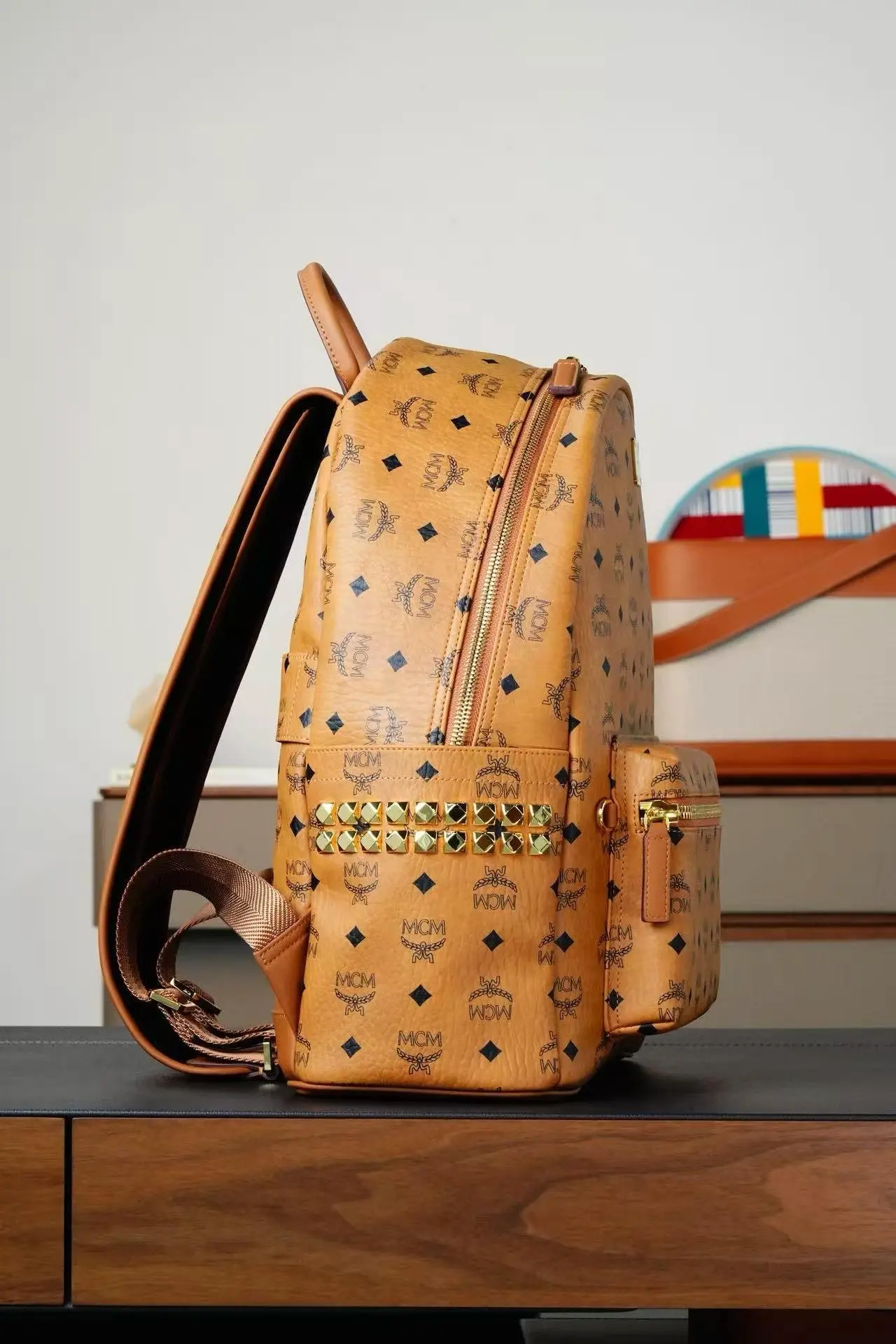 Brown medium-sized studded backpack. Dimensions: 41*15.5*33.5cm6