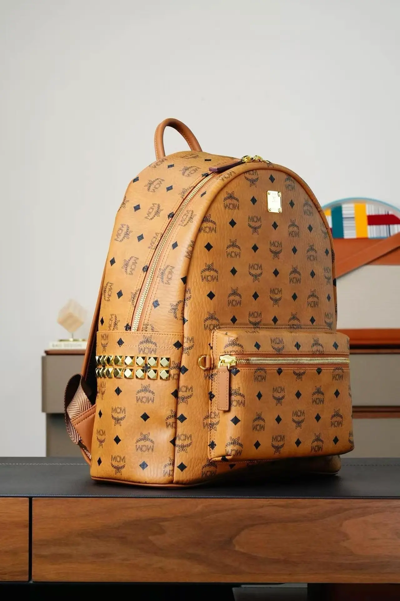 Brown medium-sized studded backpack. Dimensions: 41*15.5*33.5cm9