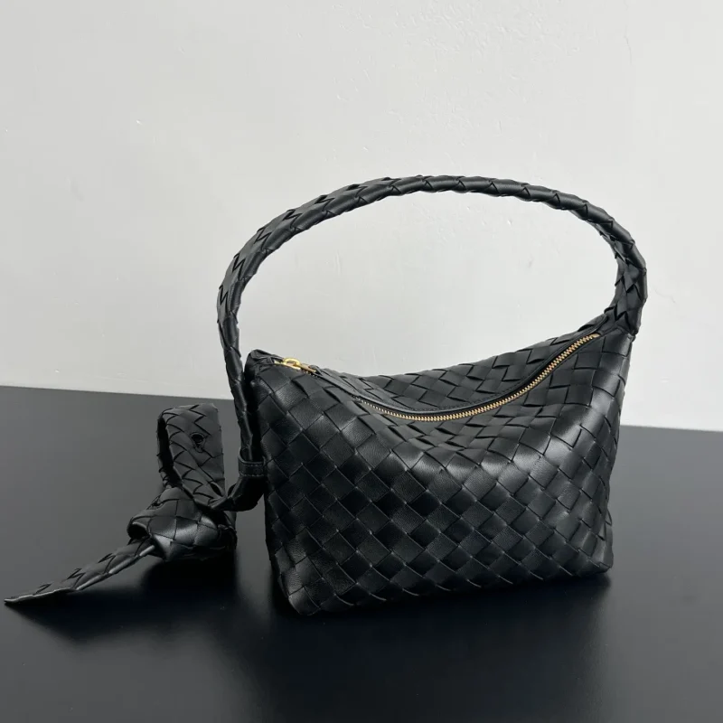 Easy Hobo Black Dimensions: 22x13x9.5 cm