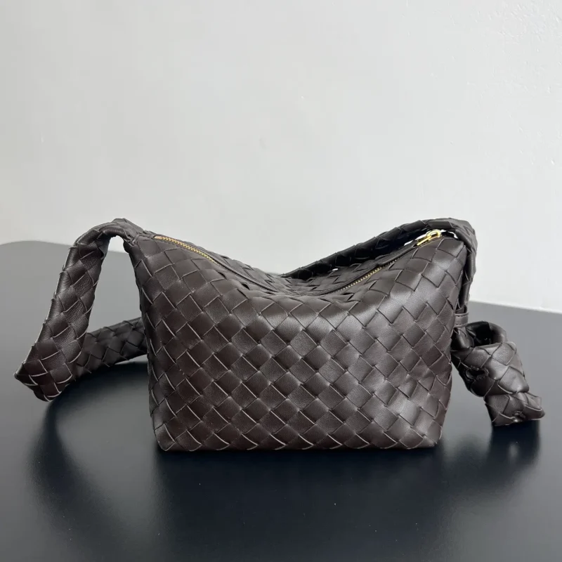 Easy Hobo, Brown. Dimensions: 22x13x9.5 cm