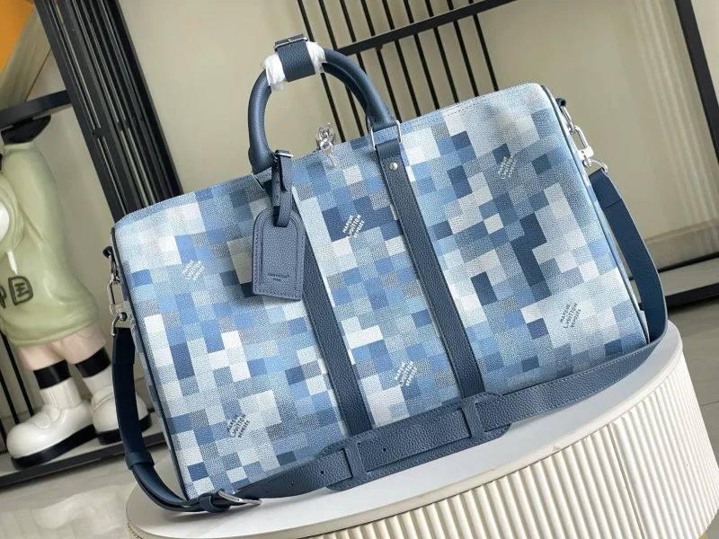 Handbag with color-blocked plaid pattern. Dimensions: 50x29x22CM
